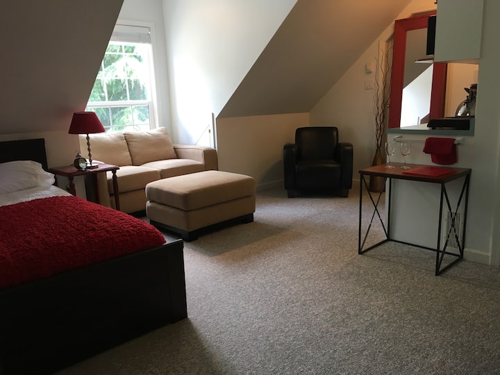 White Rock East Beach Private Suite Guest suites for Rent in Surrey