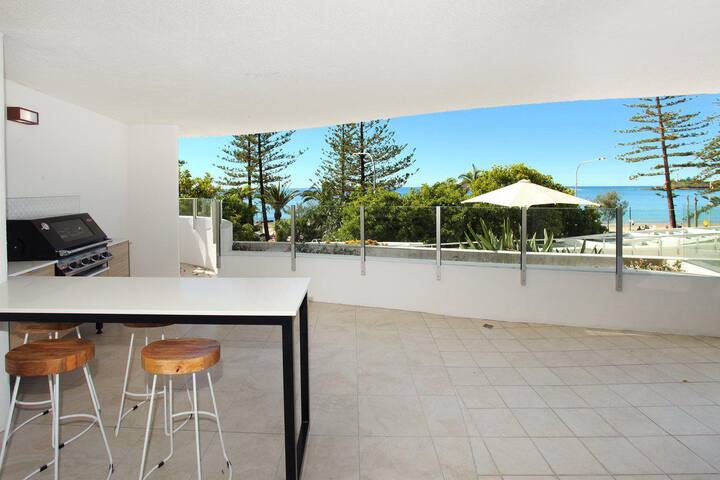 Sirocco 201 – Beachfront Apartment gallery image 5