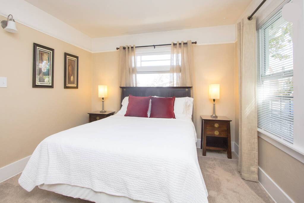 Get a great night's sleep in the super comfortable queen size Serta bed.