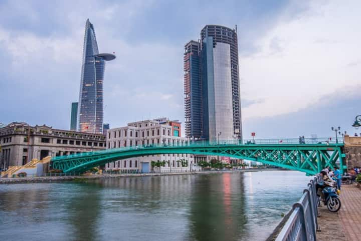 Saigon River Front*Pool* Airport Pickup*Food Area