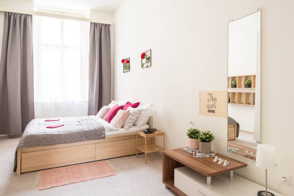 Super comfy bed in the main bedroom with nice details