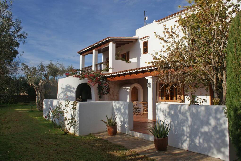 Charming and sunny terrace with barbacue