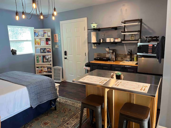Downtown Lakeland - Cozy Guest House Studio - Lakeland, FL