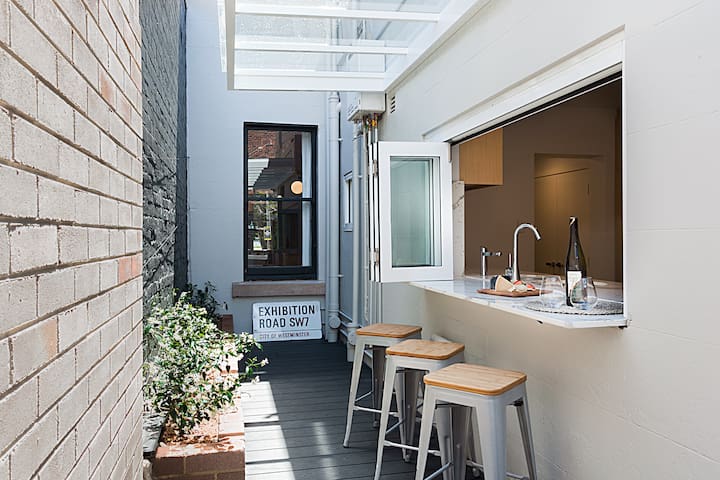 FLYNN HOUSE- IMPECCABLE INNER CITY GEM