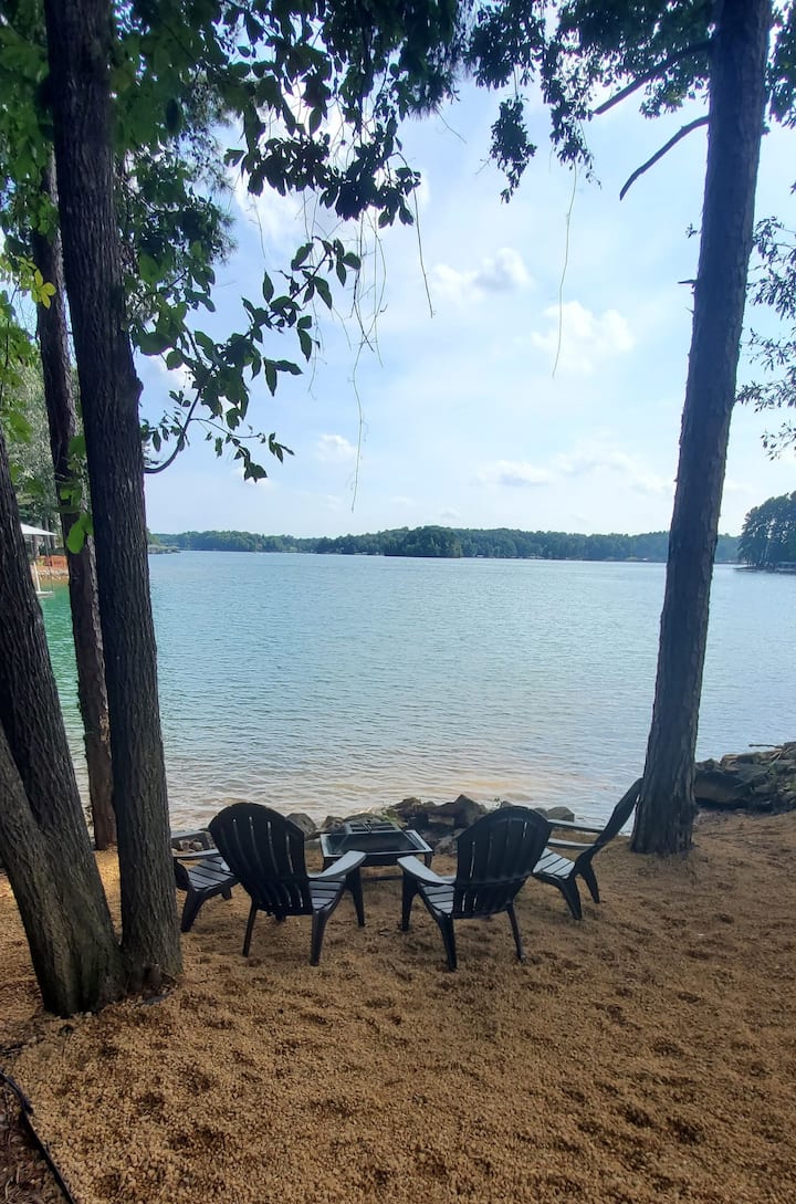 10 Best Airbnb Vacation Rentals Near Lake Keowee, South Carolina