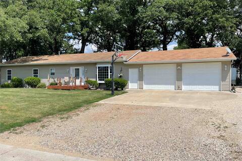 Backyard bliss, entire home, East Okoboji access!