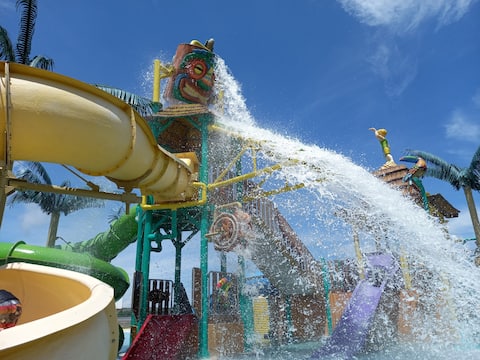 Beach house with pool and slides E