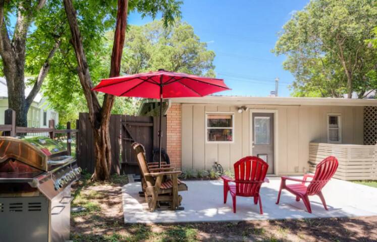 5 bdrms, 10 Mins Downtown, Next to UT,Free parking gallery image 4