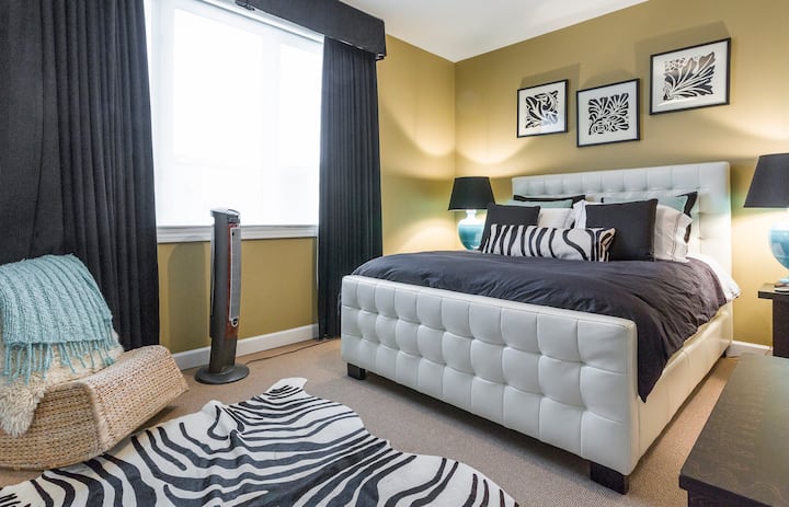 4th Floor Bedroom - Queen Bed