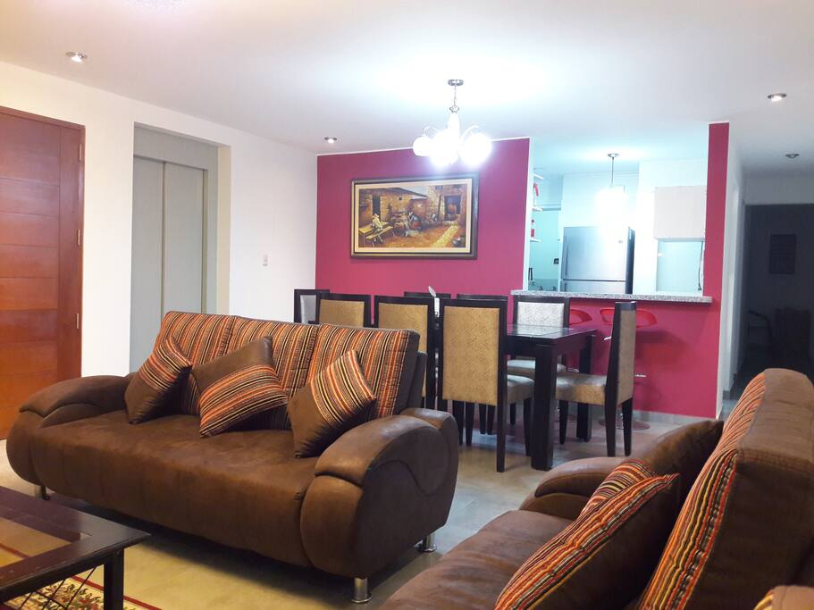 COMEDOR PARA 8 PERSONAS Y KITCHENETTE