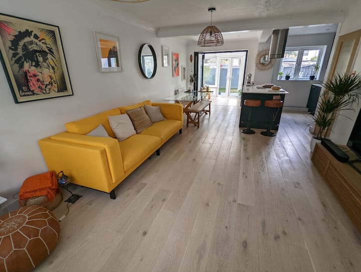 Modern three bedroom home. Eton and Windsor. Houses for Rent in Eton