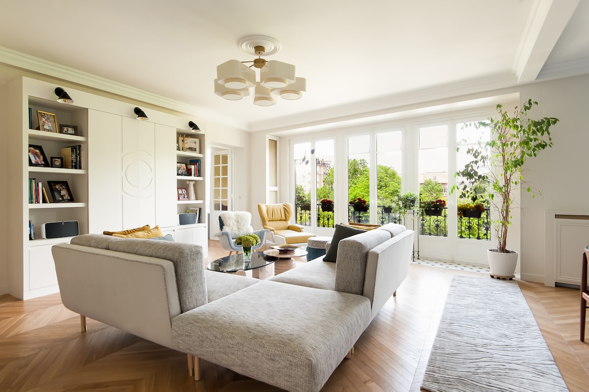 Top Airbnb: Stunning Marais View, Luxury 3 Beds 3.5 Baths w AC in Paris 3e Arrondissement