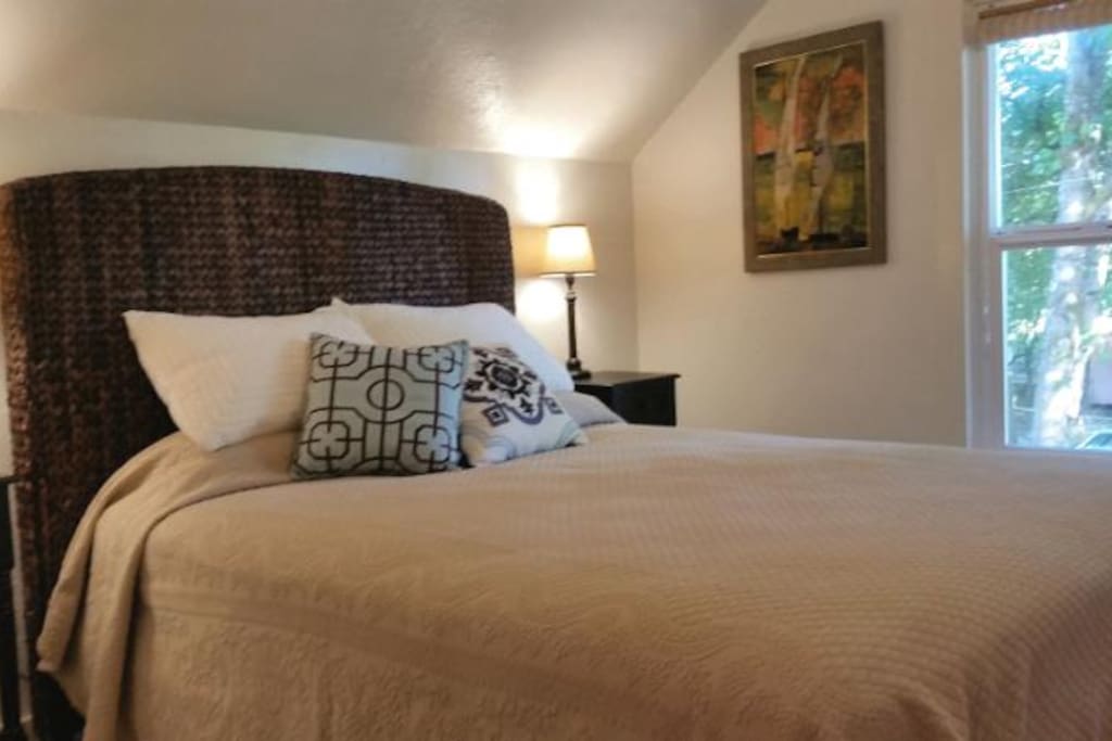 Queen Bed with 100% cotton Sheets