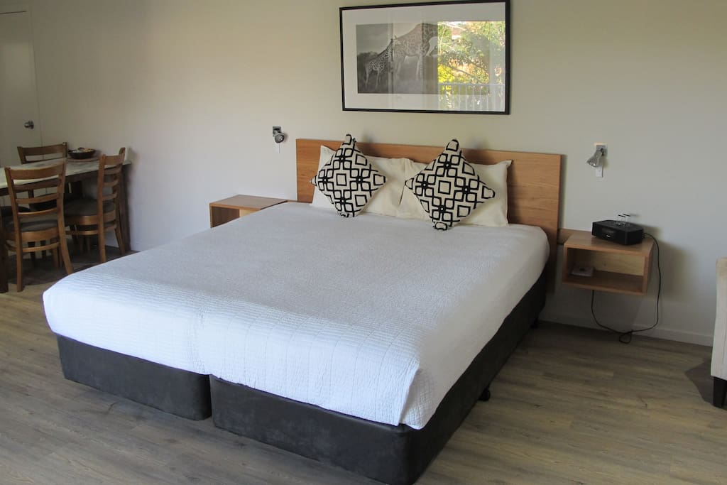 King bed - Sealy Posturepedic