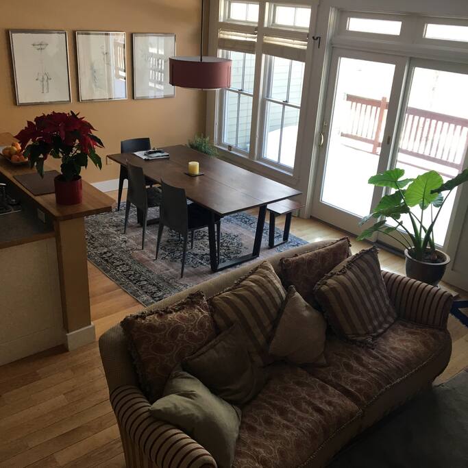 Dining room.