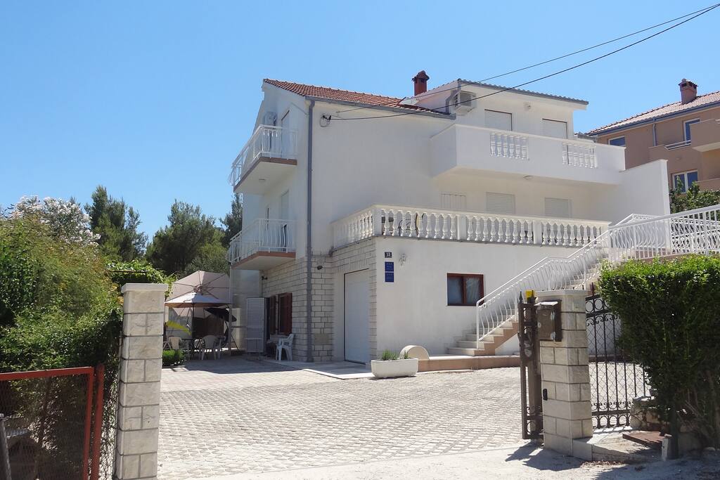 Top floor apartments - 3 available