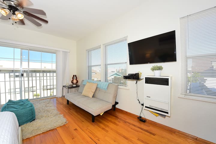Cozy Beach Single W Peek-a-boo Ocean View-b14 - Los Angeles, CA