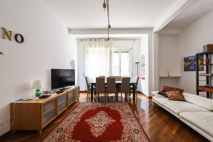 Grande casa nel cuore di Milano vicino ai Navigli gallery image 2