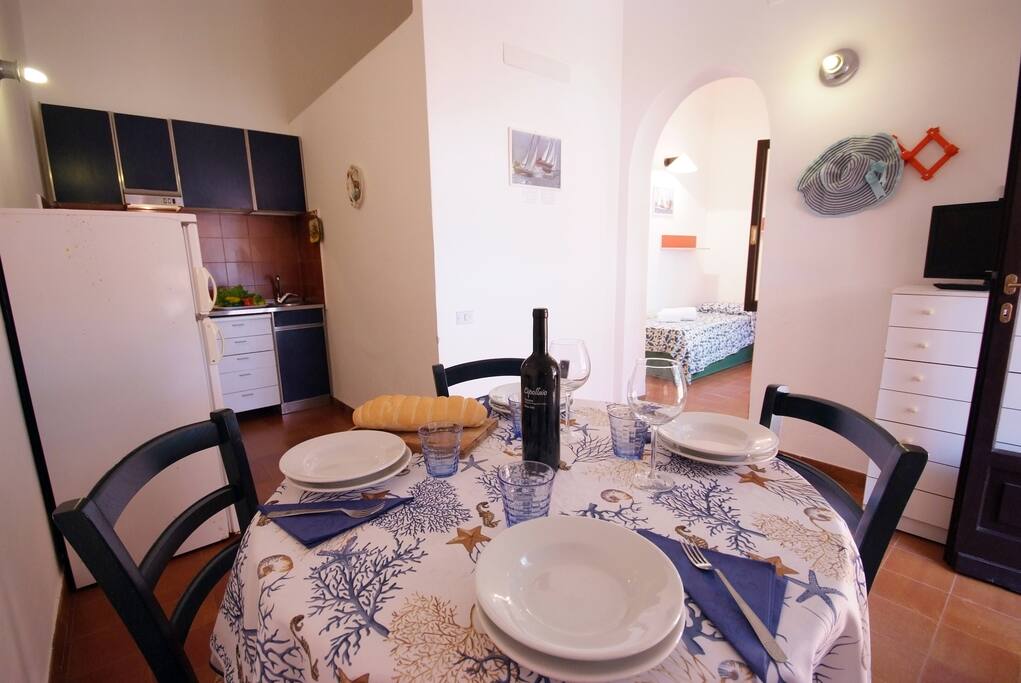 Zona pranzo con angolo cottura