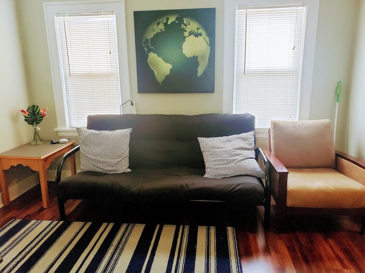 Დივანი-საწოლი საცხოვრებელ სივრცეში