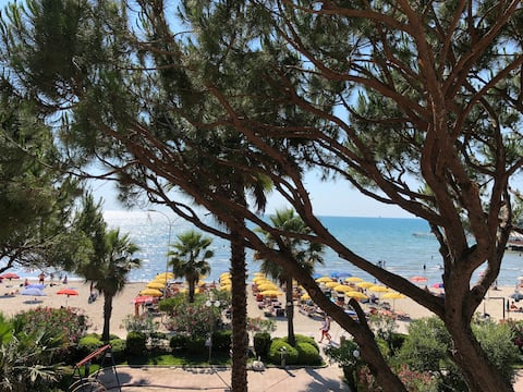 Mali i Robit Beachfront Apartment