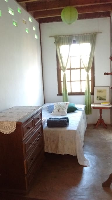 Cama complementar da suíte.