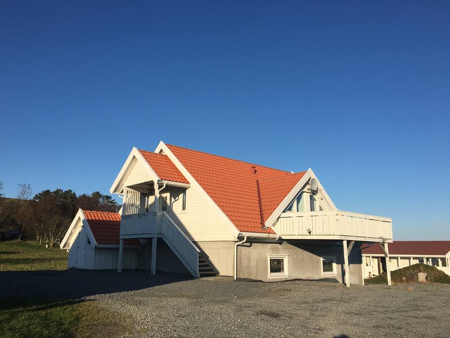 The building contains two apartaments for rental. This one is on the far side of the building.