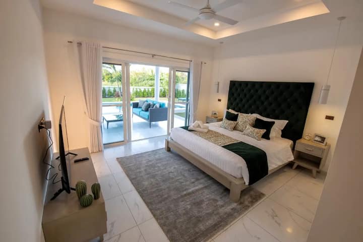 Master bedroom with with 55" TV, en suite bathroom with bathtub and shower and direct access to the outdoor terrace