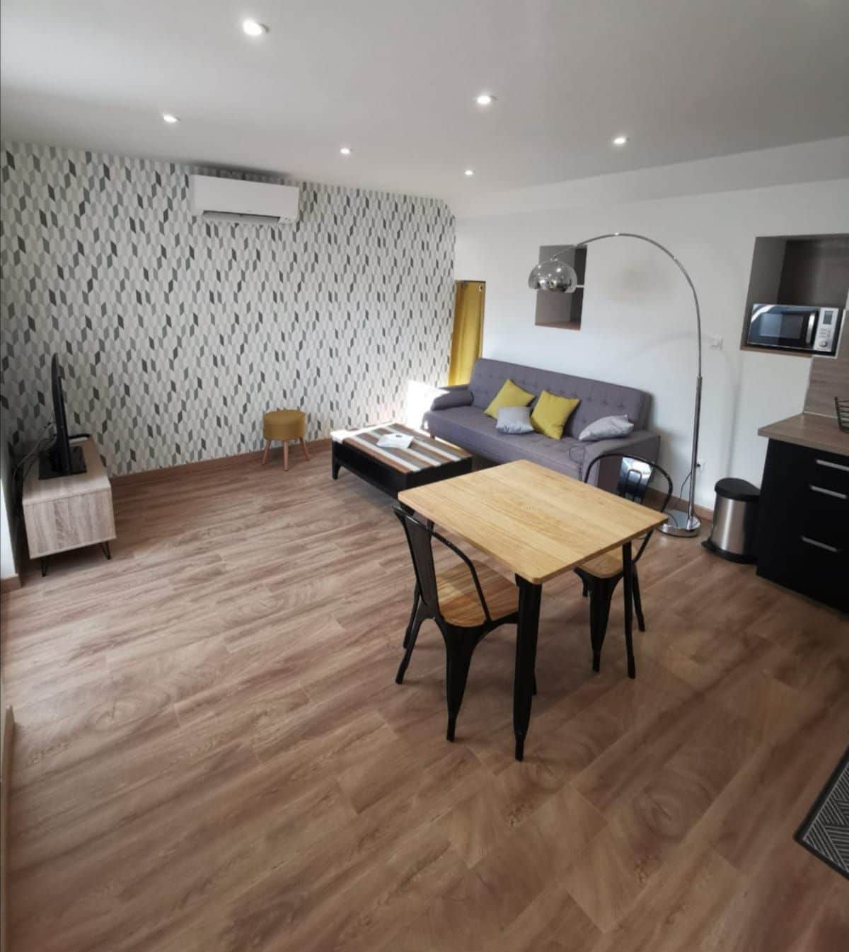 Top Airbnb: T2 Standing - Clim - Wifi - TV tnt - Next to the factories à Le Creusot