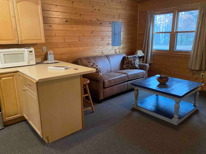 Private Cottage w/Queen Bed + Lakes, golfing, etc.