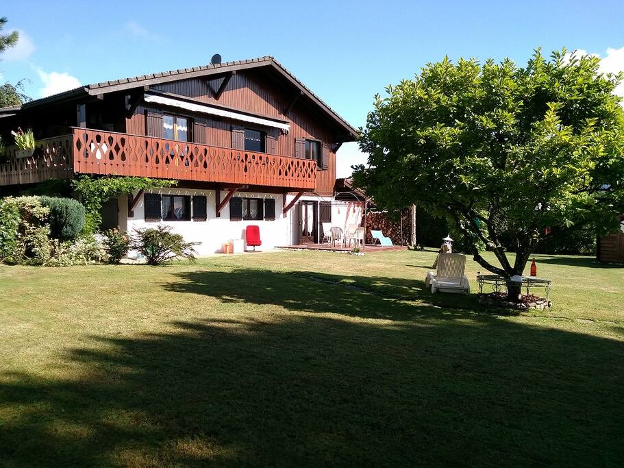 Chalet sur le jardin paysager