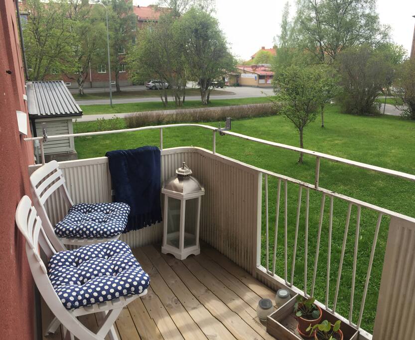 Balkong med eftermiddag/kvällssol/Balcony