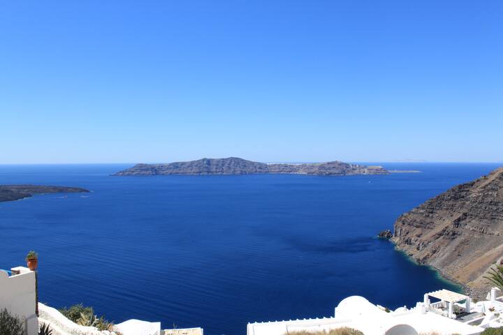 “Sensyo” entire cave home with unique sea views gallery image 2