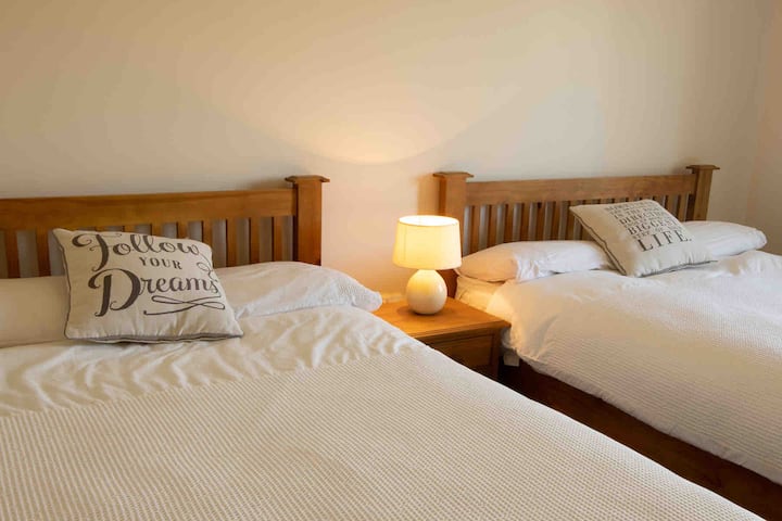 חדר שינה 2 (מקום ל -2)