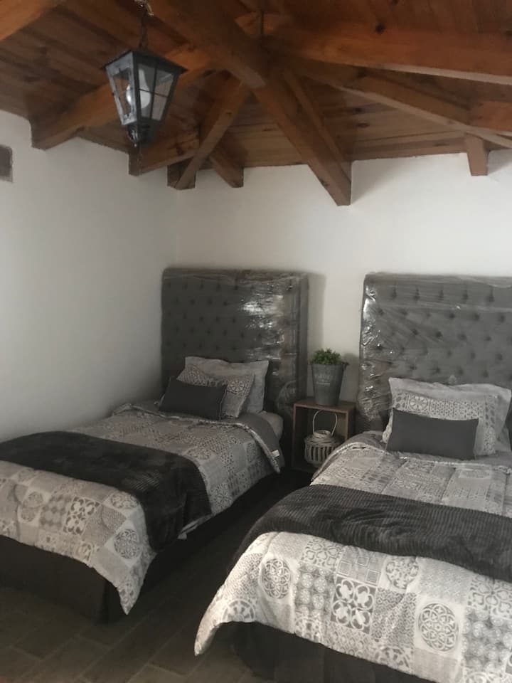 Acogedora recamara con dos camas  individuales