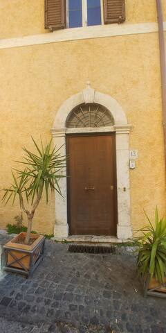 Roman Forum Suite – Very Near Palazzo del Grillo gallery image 2