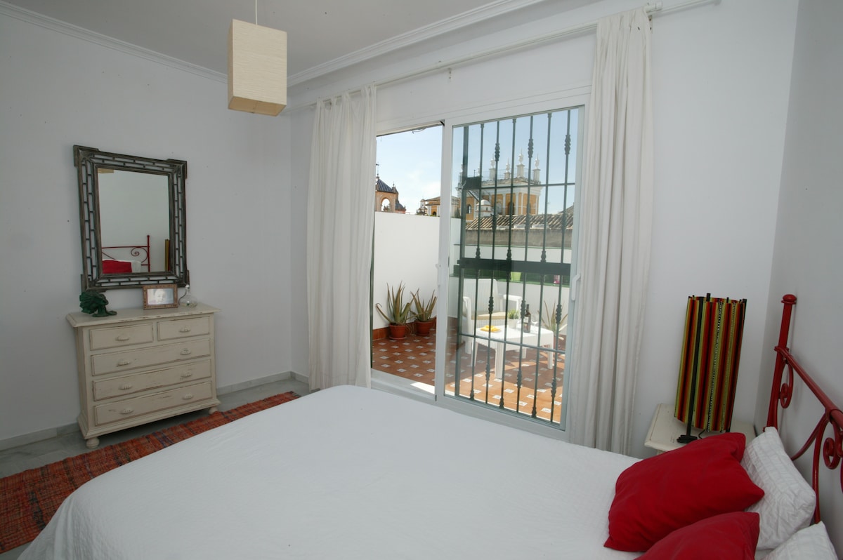 Glavna spavaća soba s privatnom terasom