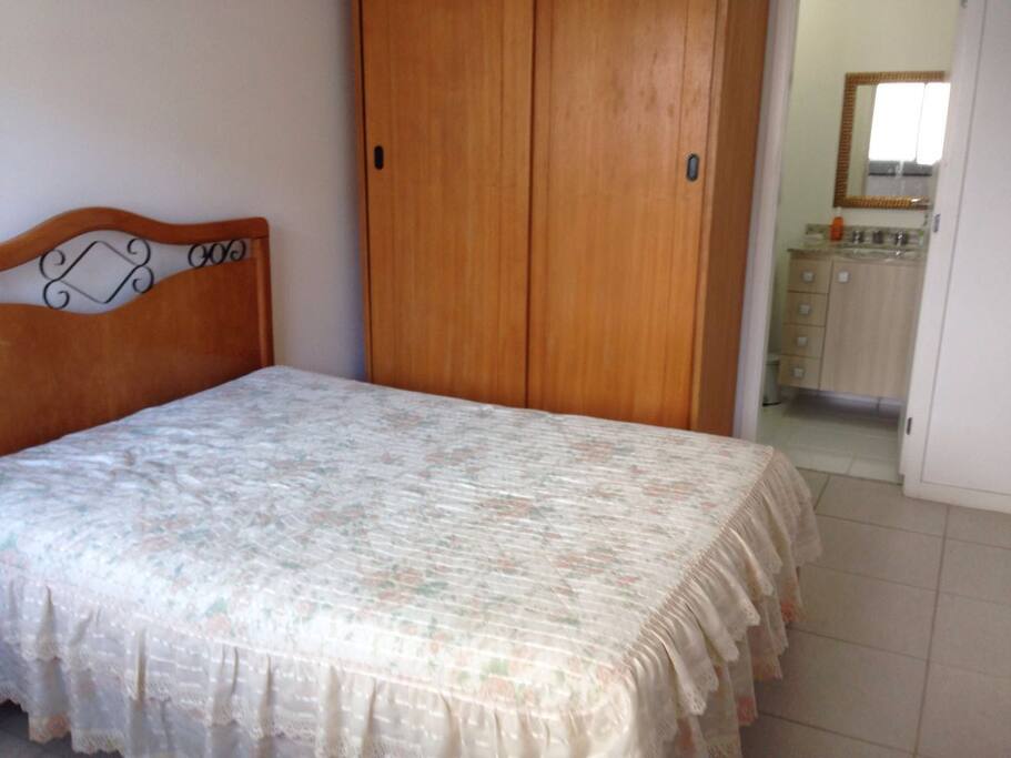 suíte com cama de casal