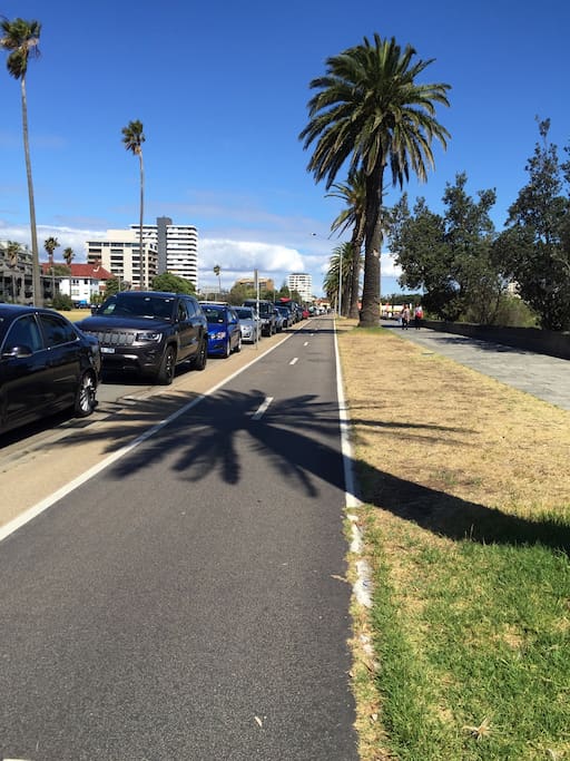 Beaconsfield parade bike and walking track - across the road from apartment