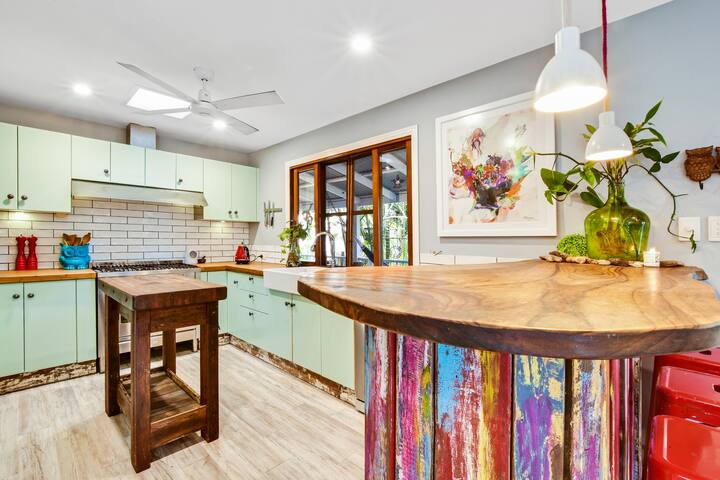 Sandy Toes & Salty Kisses Marcoola – Sleeps 16 gallery image 4