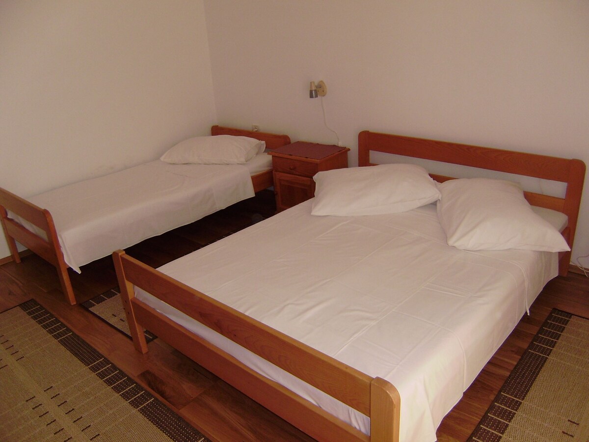 APP-Sunrise- sea view-for 6 people