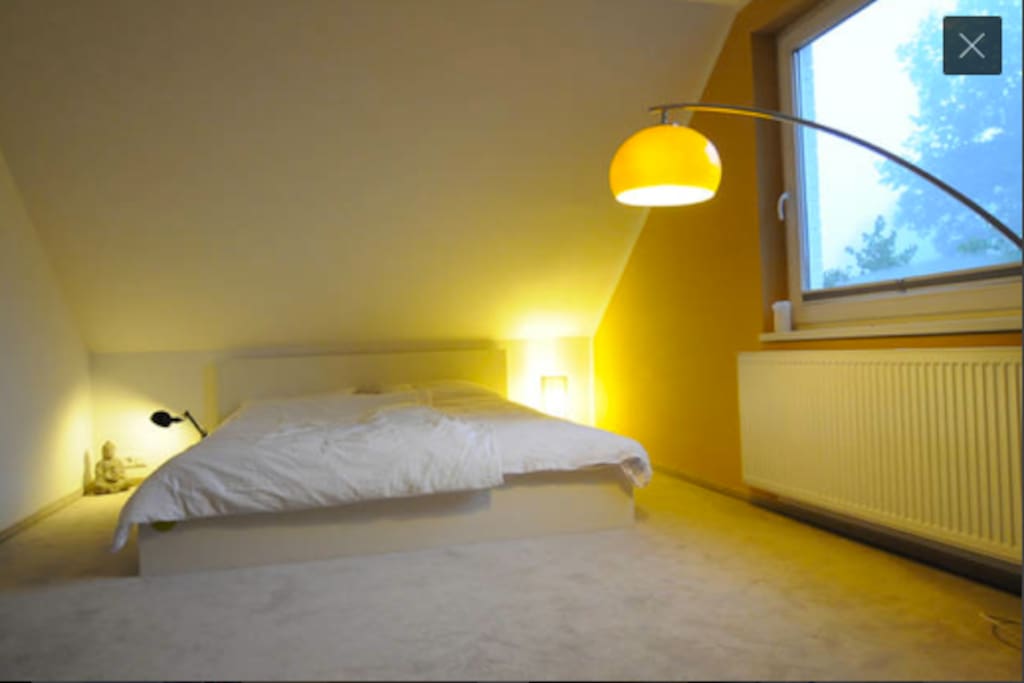 Das Bett ist 180 x 200