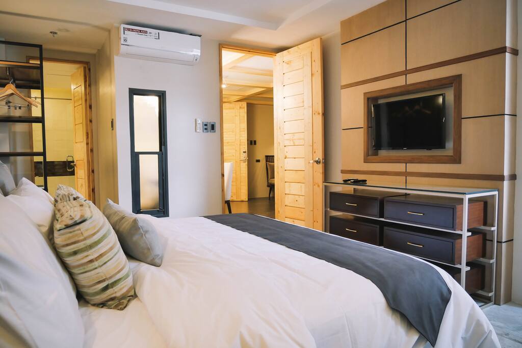 Master's Bedroom with King Bed