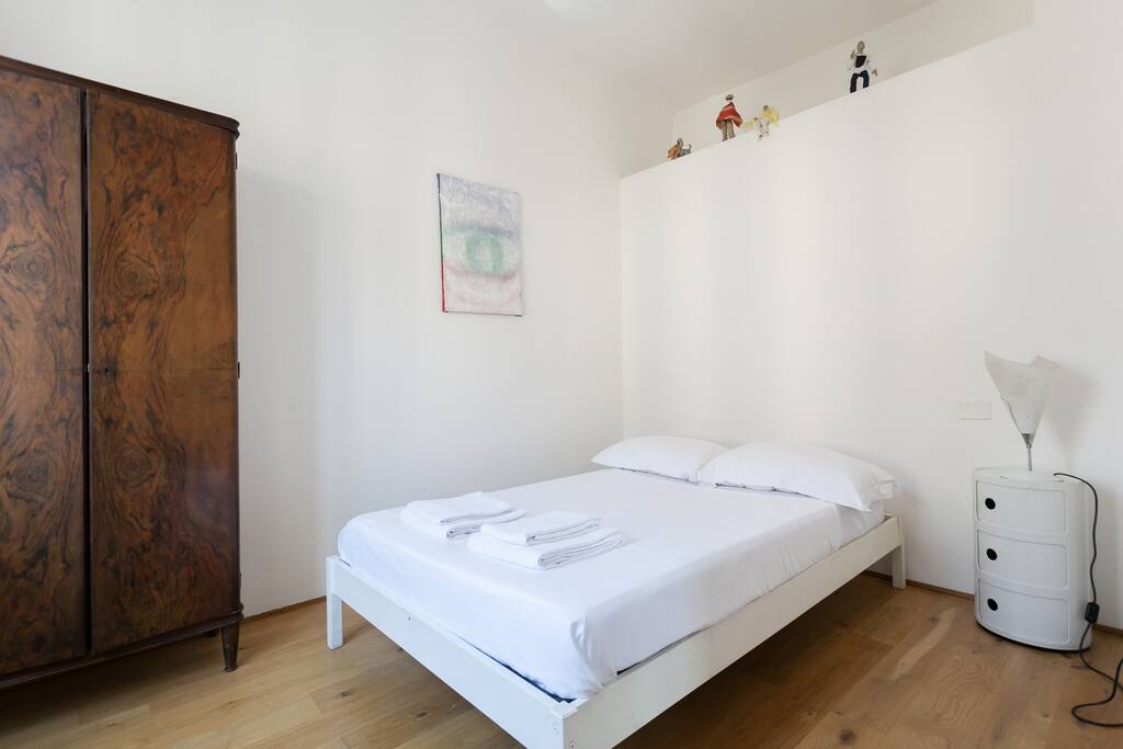 The bedroom with the queen size bed.