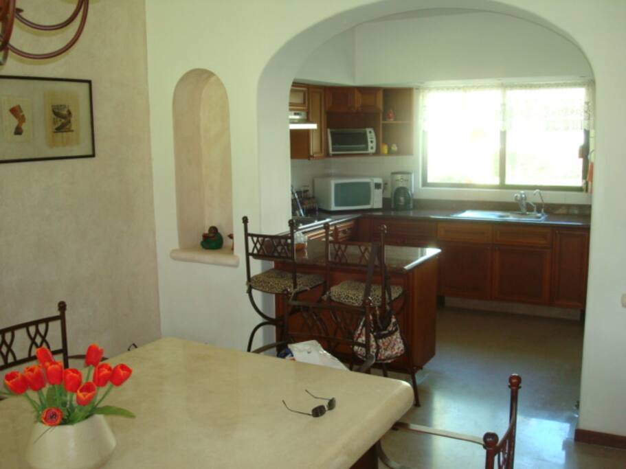 COCINA Y COMEDOR 8 PERSONAS