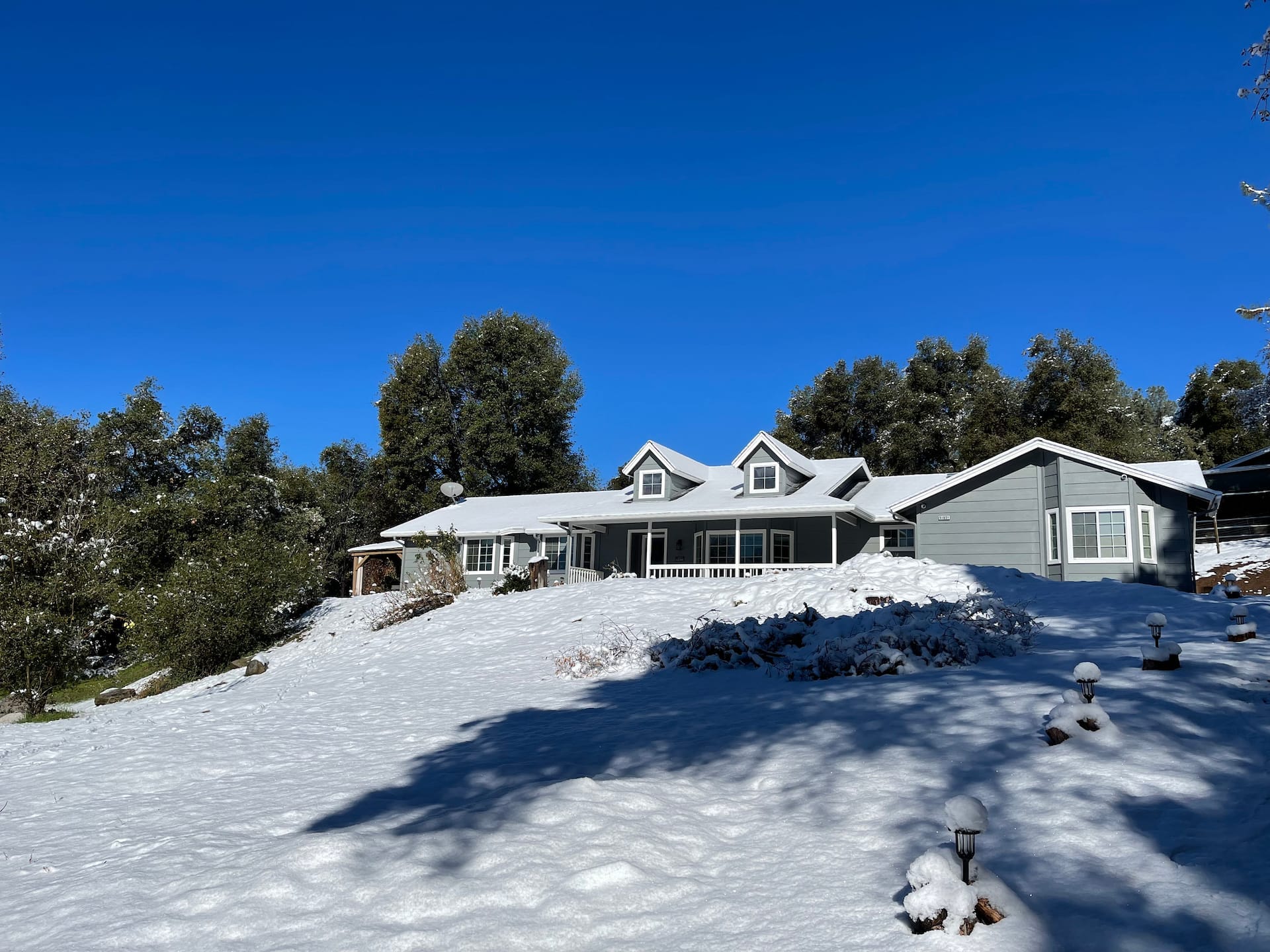 Spacious 3 BR Near Yosemite Park – 19 Miles Away