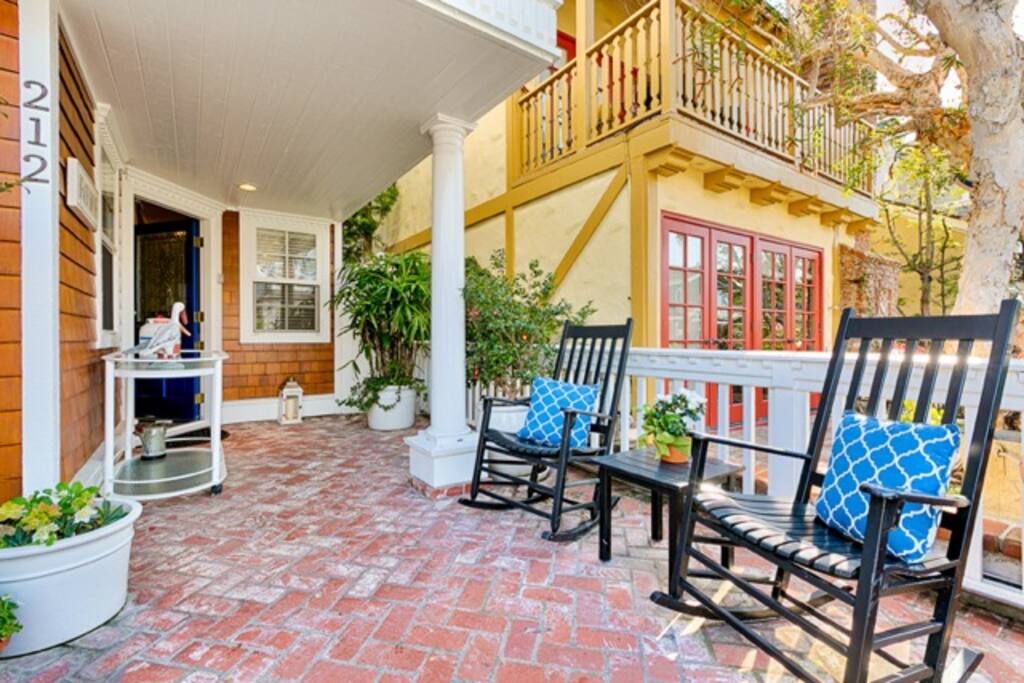 Charming, inviting Entrance that says "come on in, we're glad you're here!"