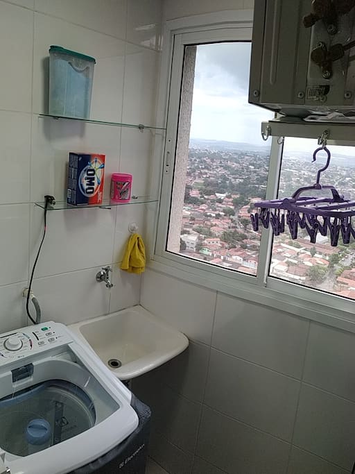 Área de serviço
Maquina de lavar
Varal de roupas
Varal multiuso.