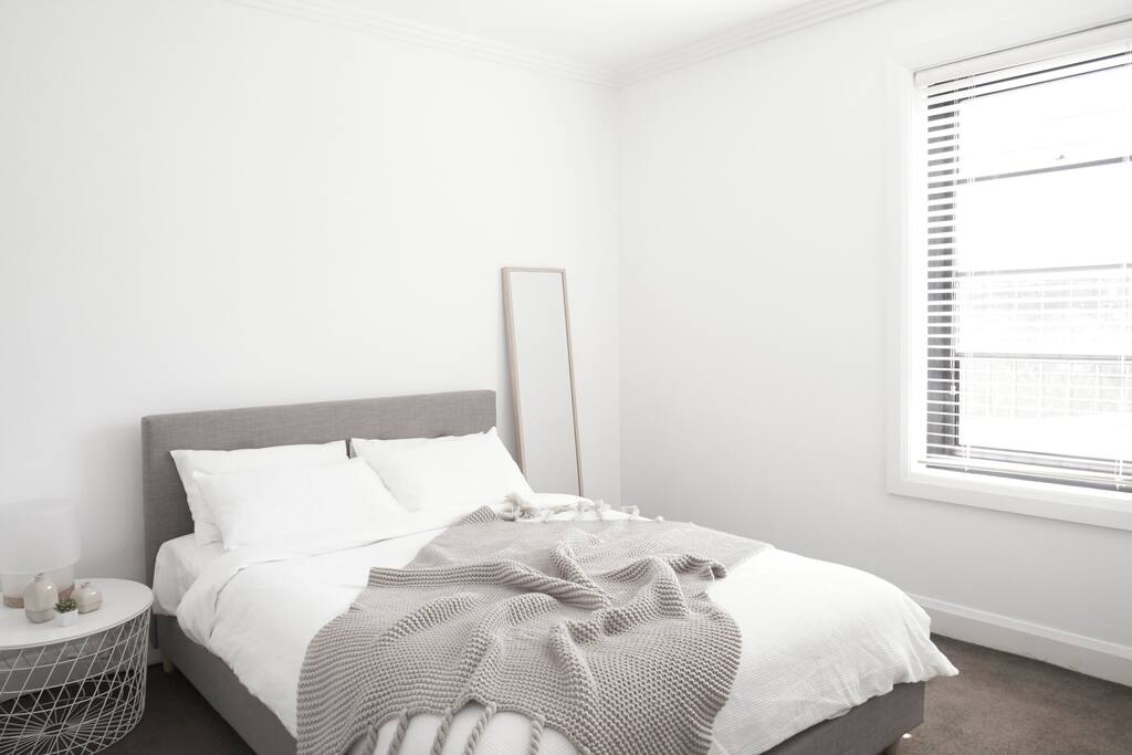 Room 3: Queen Bed + Fold out Bed