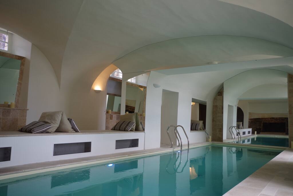 Piscine intérieure